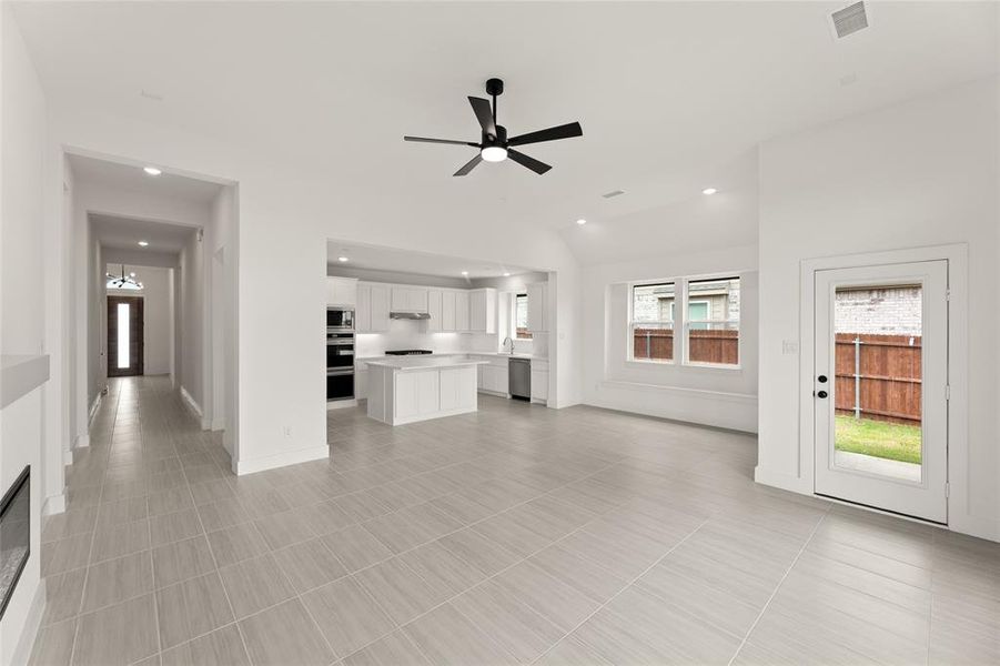 8720 Heartland-Living Room-2