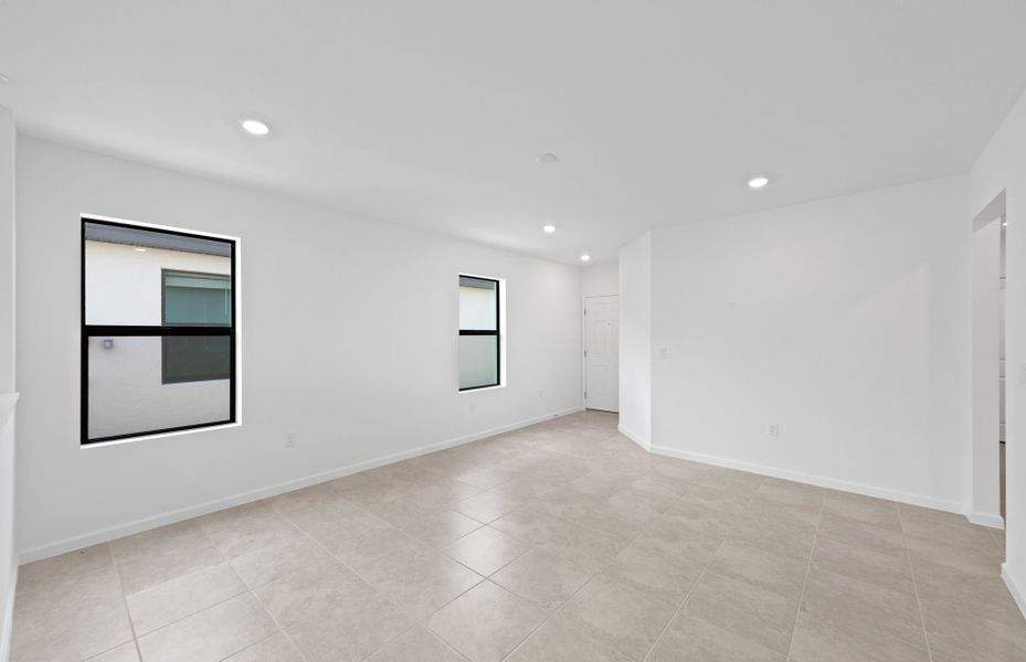 Flow-through layout with tons of space