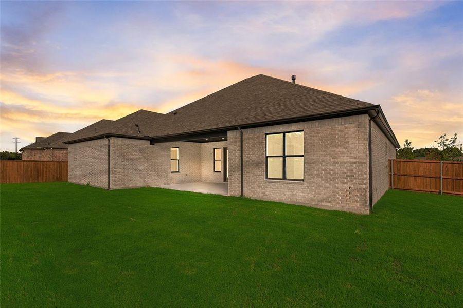 Front exterior of a new home in Lincoln Pointe, Van Alstyne, TX, highlighting curb appeal (Image 18). Front exterior of a new home in Lincoln Pointe, Van Alstyne, TX, highlighting curb appeal (Image 18).