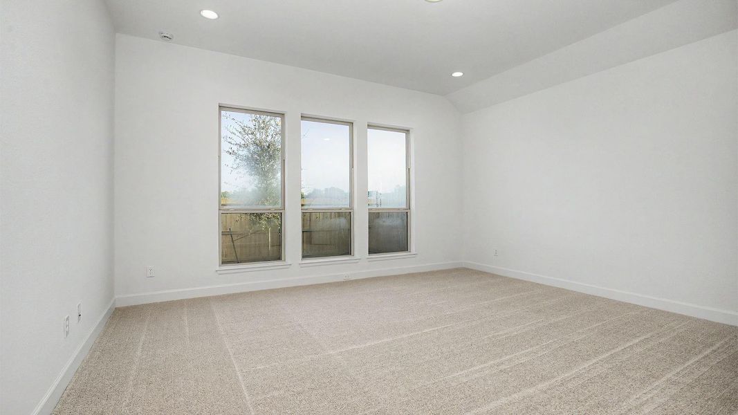 Spacious, unfurnished interior of a new home in Valencia, Manvel (Image 11).