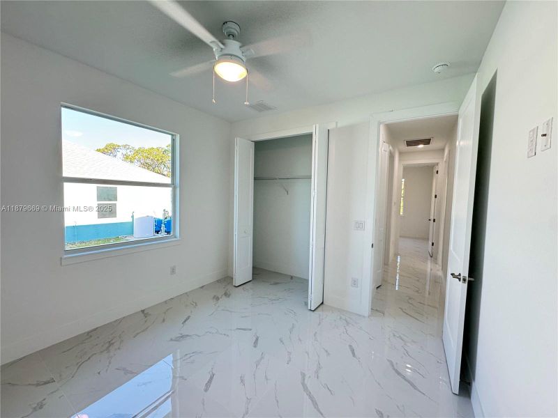 Spacious, unfurnished interior of a new home in , Cape Coral (Image 11).
