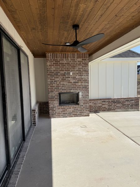 Exterior details and patio area of a home in Aledo Heights - Aledo ISD, Aledo (Image 3).