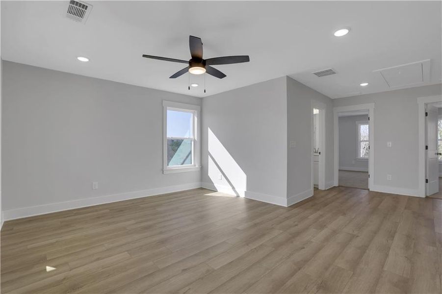 Spacious, unfurnished interior of a new home in Cambridge, Flowery Branch (Image 46).