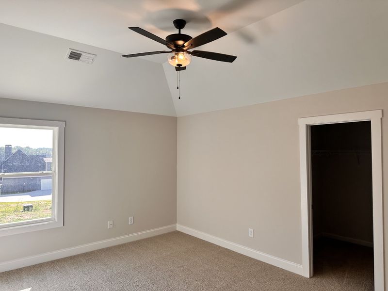 Spacious, unfurnished interior of a new home in The Reserve at Red Oaks, Carrollton (Image 27).