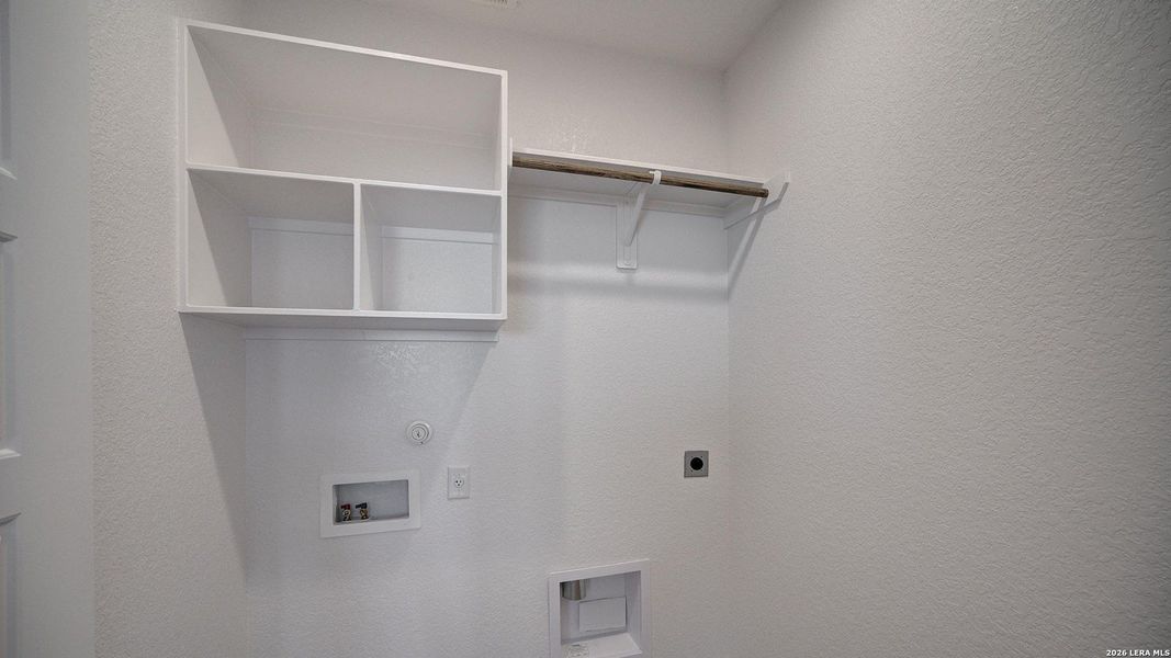 Spacious, unfurnished interior of a new home in Stillwater Ranch, San Antonio (Image 13).