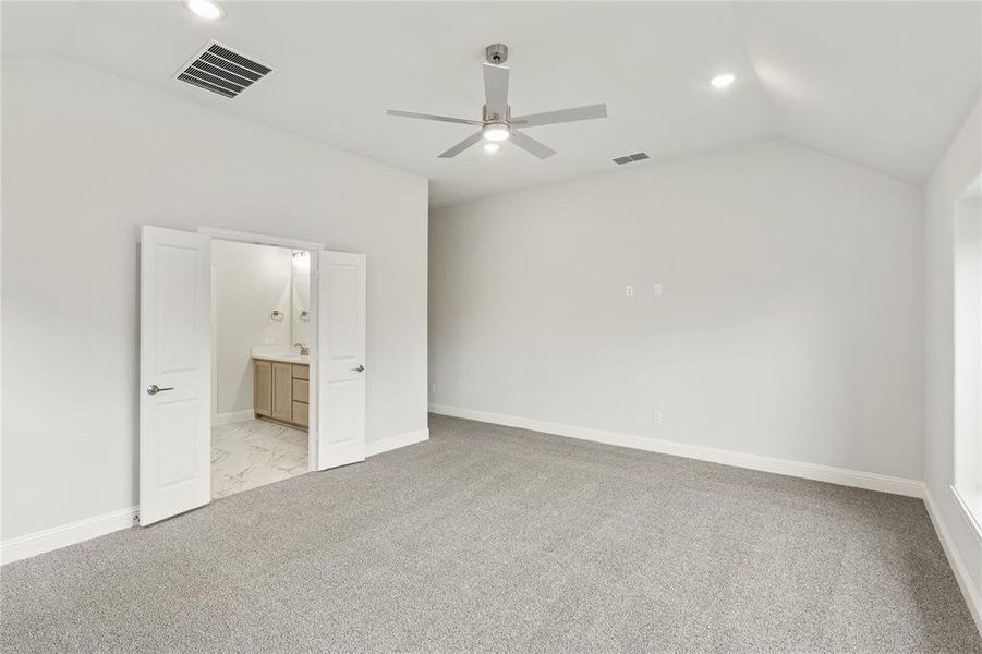 Spacious, unfurnished interior of a new home in Stone River Glen 60s, Royse City (Image 17).