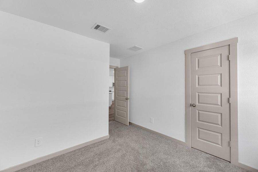 Spacious, unfurnished interior of a new home in Watermark, Alvin (Image 18).