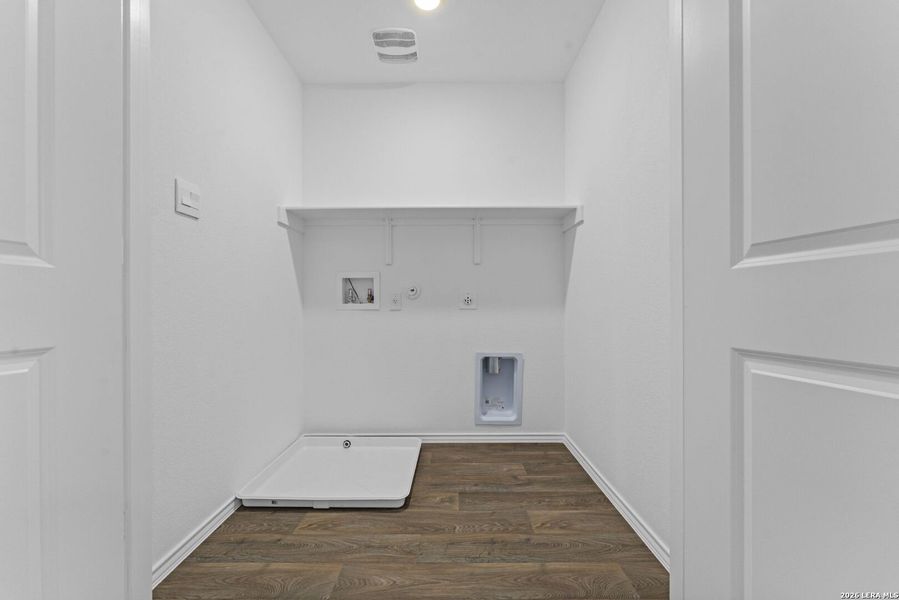 Spacious, unfurnished interior of a new home in Preserve at Medina, Von Ormy (Image 17). Spacious, unfurnished interior of a new home in Preserve at Medina, Von Ormy (Image 17).