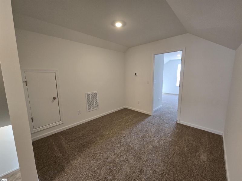 Spacious, unfurnished interior of a new home in Halton Oaks, Spartanburg (Image 23).