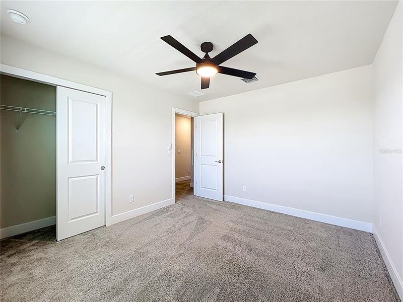 Spacious, unfurnished interior of a new home in Amelia Groves, St. Cloud (Image 30).