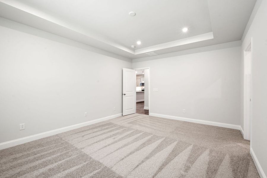 Spacious, unfurnished interior of a new home in Waterways, Richmond Hill (Image 17).