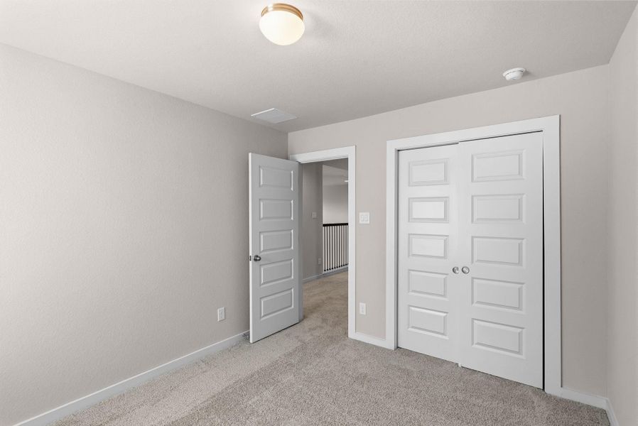 Spacious, unfurnished interior of a new home in Barton Creek Ranch, Conroe (Image 21).