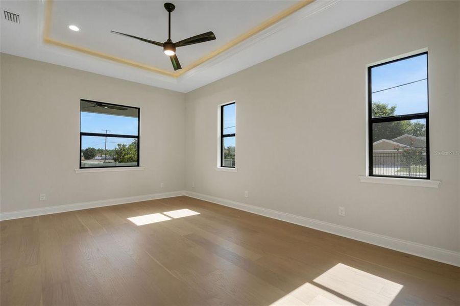 Spacious, unfurnished interior of a new home in , Lakeland (Image 27).