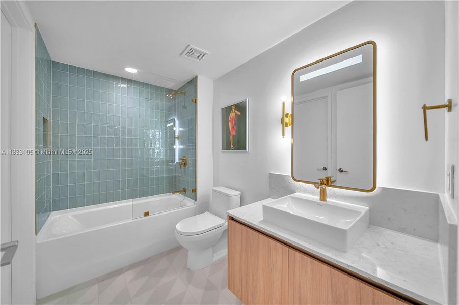 Furnished interior view inside a new home in Gale Hotel & Residences Miami (former Natiivo), Miami (Image 11).