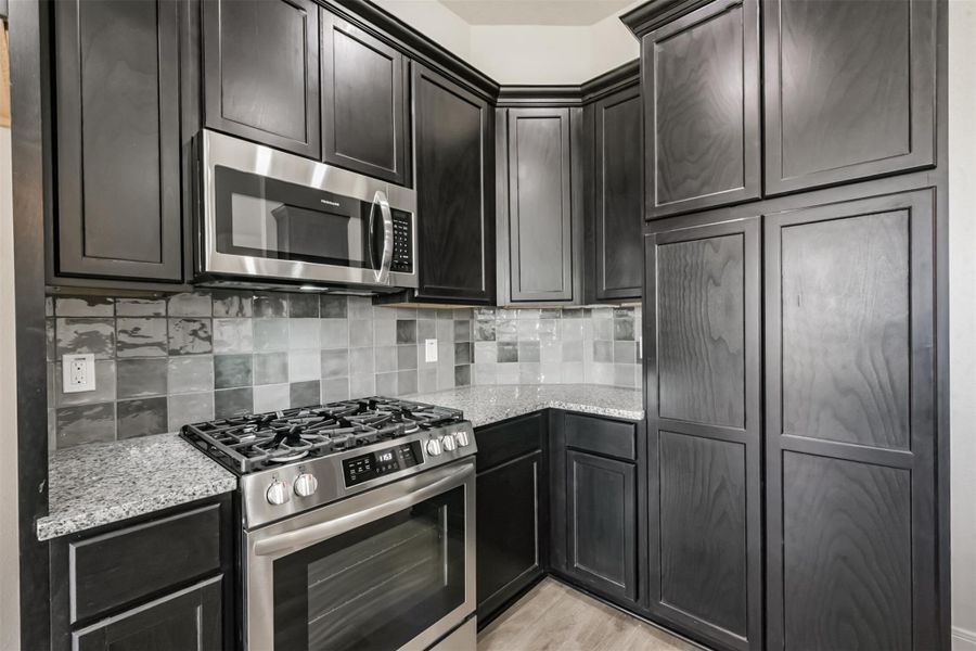 Furnished interior view inside a new home in , Baytown (Image 12).