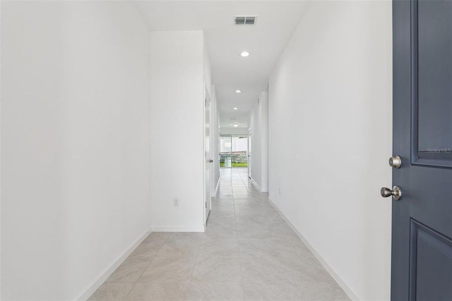 Spacious, unfurnished interior of a new home in Grand Isle, Grand Island (Image 16).