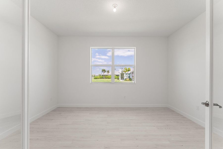 Spacious, unfurnished interior of a new home in Tradition - Telaro, Port St. Lucie (Image 11).