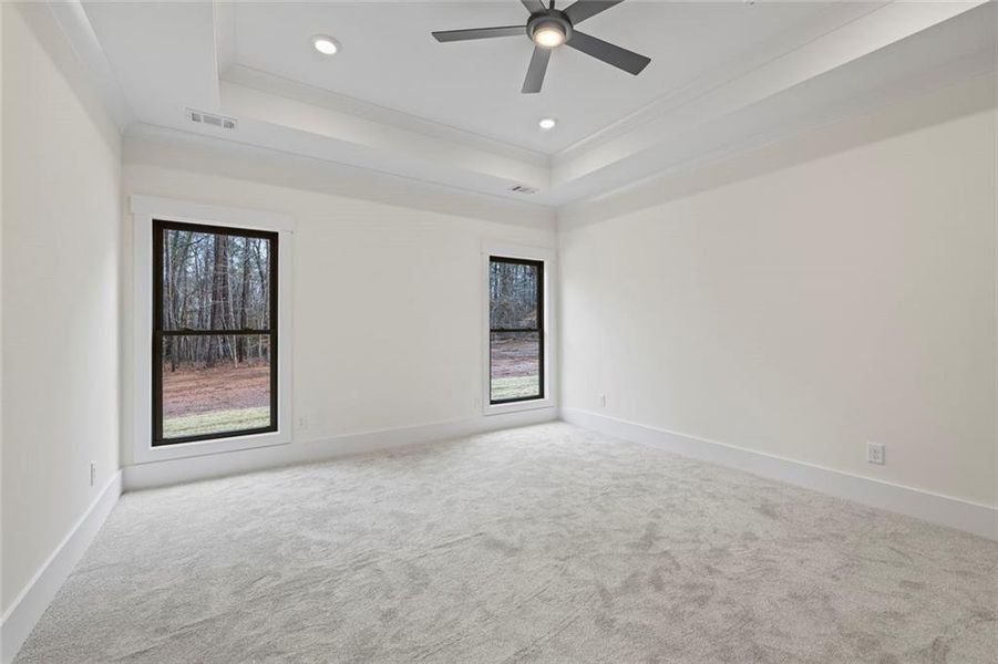 Spacious, unfurnished interior of a new home in , Martin (Image 9).