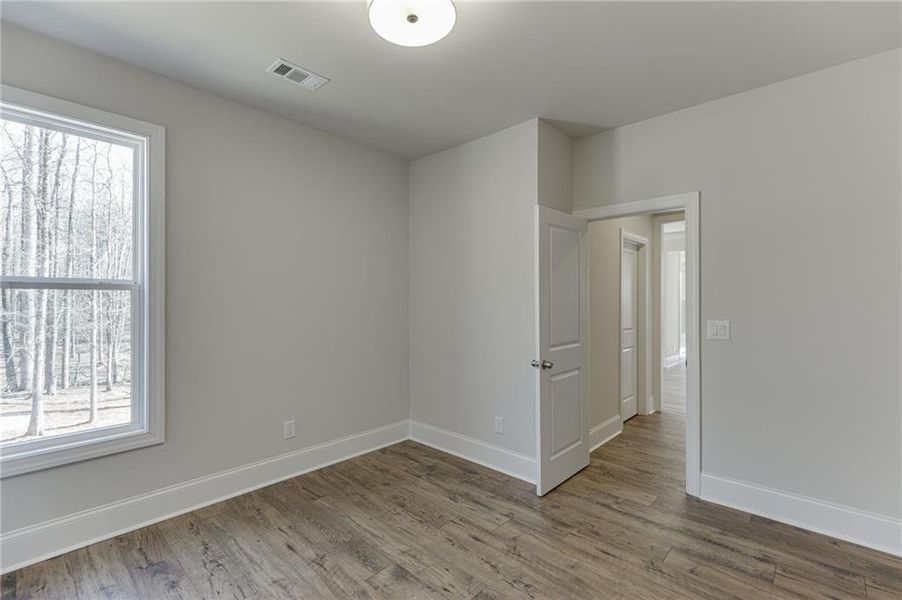 Spacious, unfurnished interior of a new home in , Bishop (Image 23).