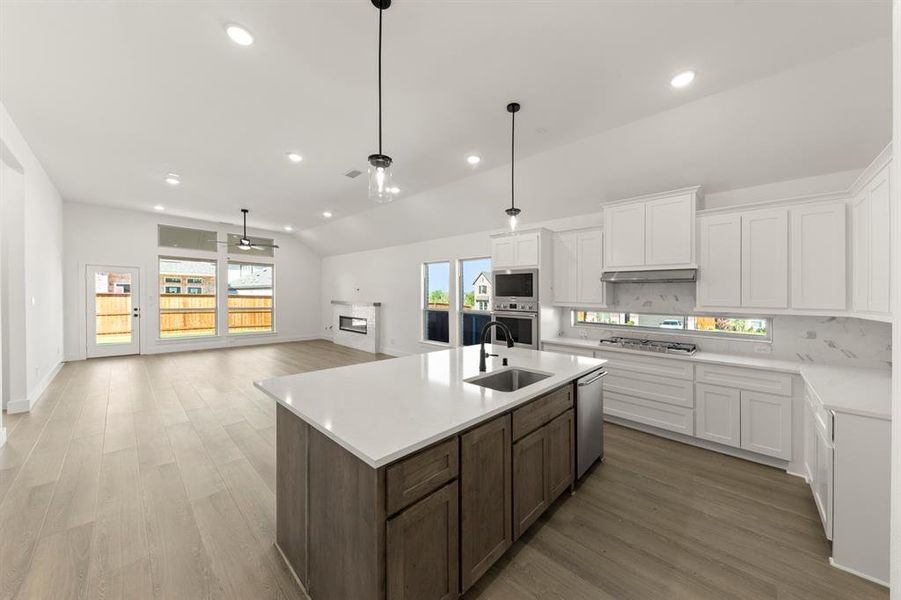 09. 1031 Gracious - Kitchen (4)