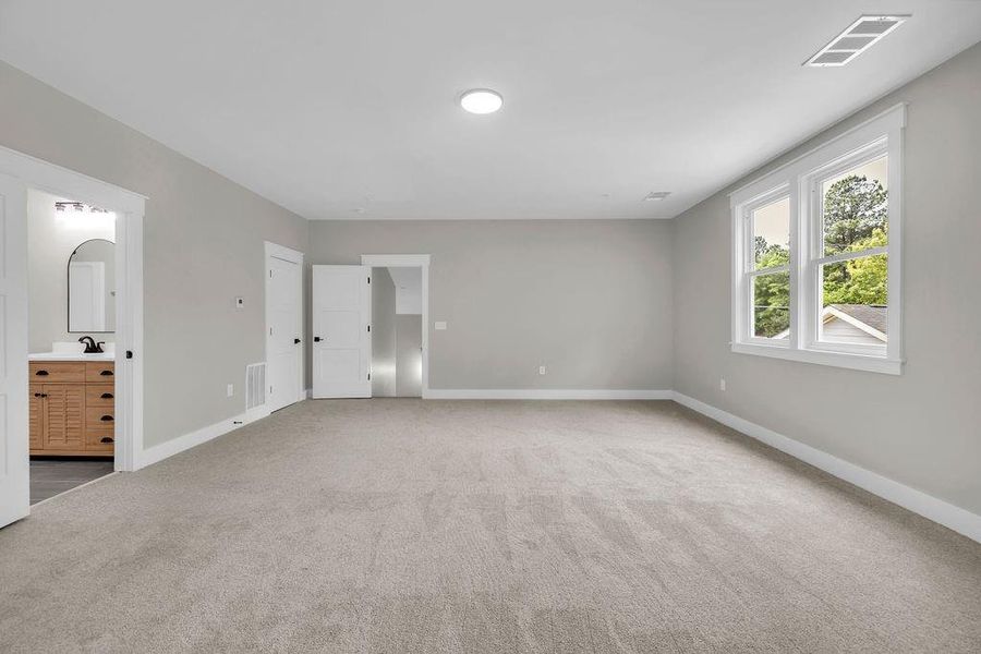 Spacious, unfurnished interior of a new home in , Marietta (Image 34).