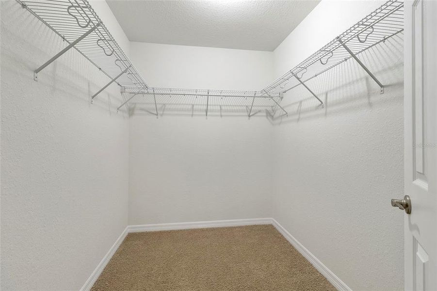 Spacious, unfurnished interior of a new home in , Dunnellon (Image 10).