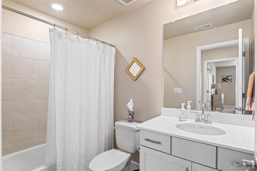 Full upstairs bathroom