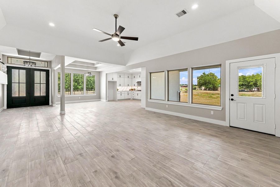 Spacious, unfurnished interior of a new home in , Huntsville (Image 24).