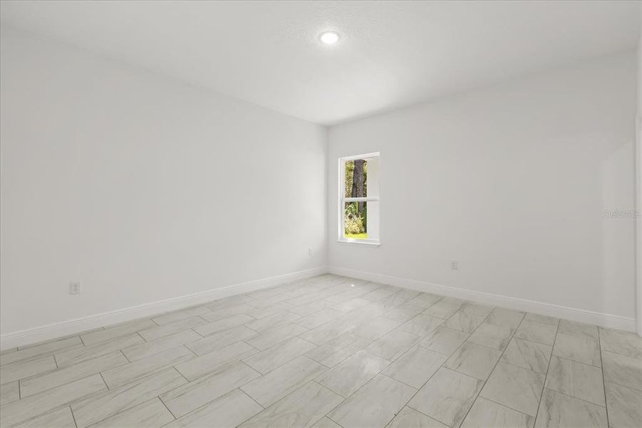 Spacious, unfurnished interior of a new home in , Citrus Springs (Image 23).