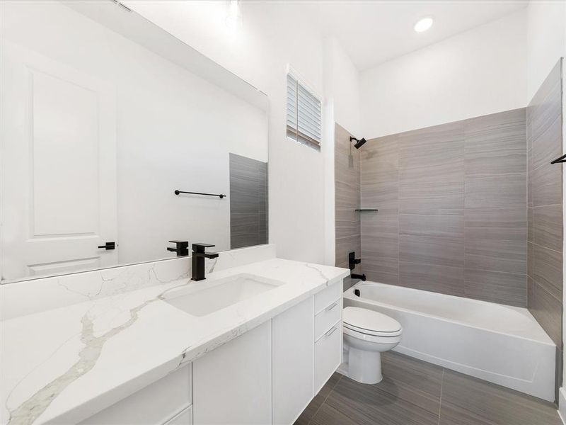 Furnished interior view inside a new home in Royal Court, Frisco (Image 5).