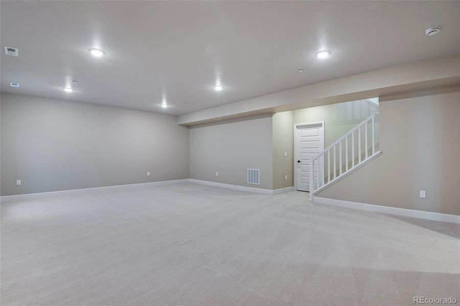 Spacious, unfurnished interior of a new home in Reunion Ridge, Commerce City (Image 21).