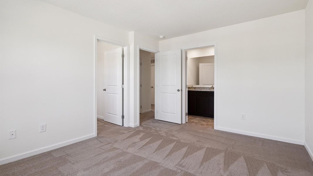 Spacious, unfurnished interior of a new home in Cherokee Crossing, Kodak (Image 14).