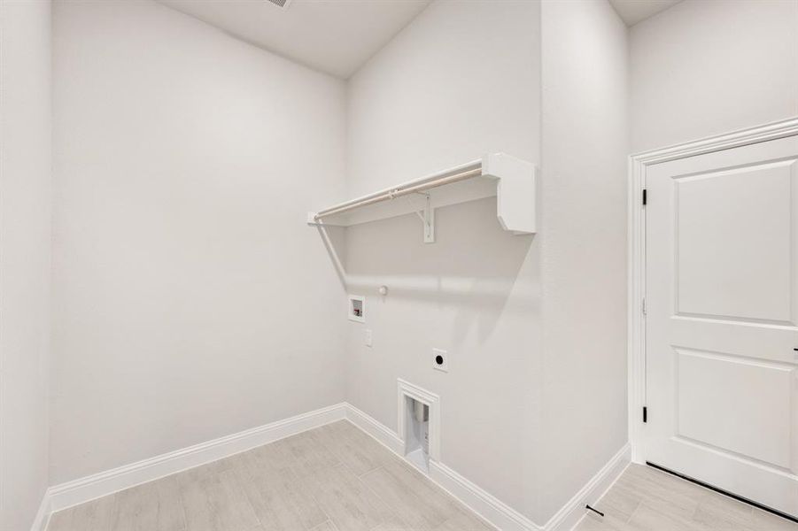 Spacious, unfurnished interior of a new home in Ridge Ranch Classic 60, Mesquite (Image 21).