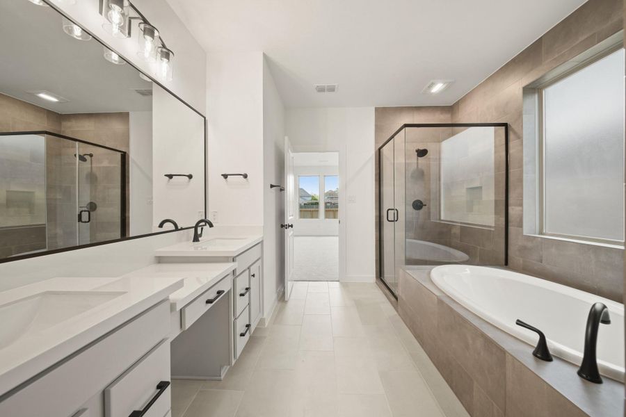 Furnished interior view inside a new home in Sienna Village of Anderson Springs 50', Missouri City (Image 6). Furnished interior view inside a new home in Sienna Village of Anderson Springs 50', Missouri City (Image 6).