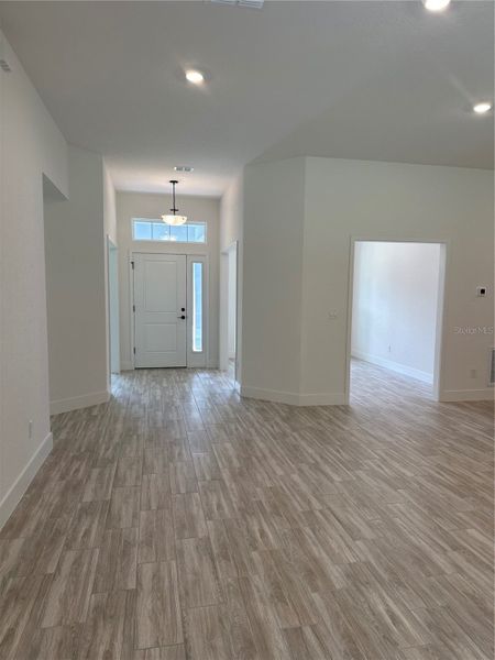 Spacious, unfurnished interior of a new home in Royal Highlands, Brooksville (Image 8).