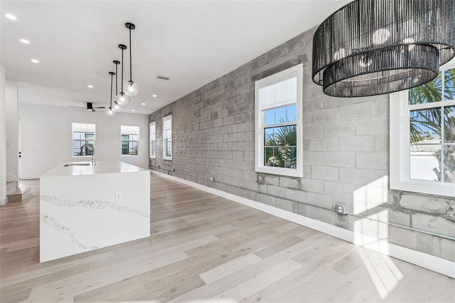 Spacious, unfurnished interior of a new home in , St. Petersburg (Image 30).