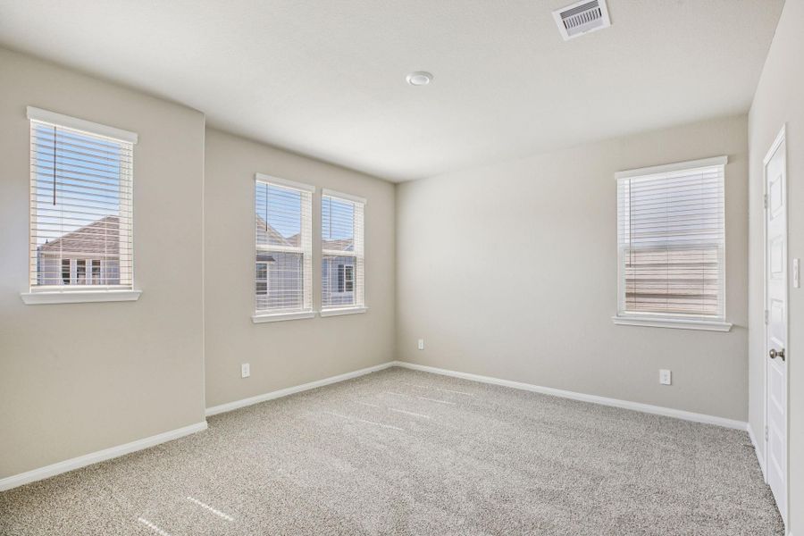 Spacious, unfurnished interior of a new home in Kemah Crossing - Luxe Series, Kemah (Image 29).