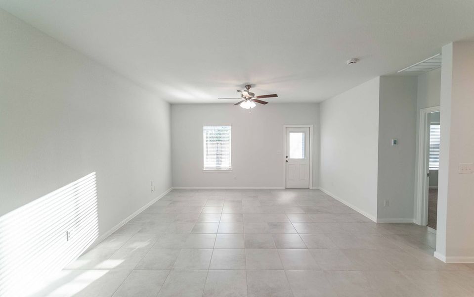 Spacious, unfurnished interior of a new home in Cielo, Conroe (Image 13).