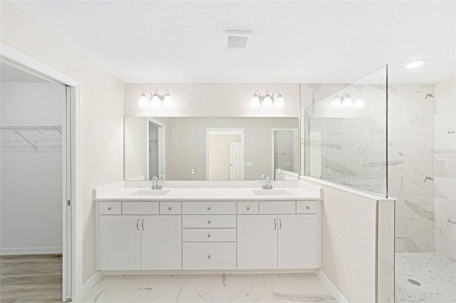 Furnished interior view inside a new home in , Dunnellon (Image 10).