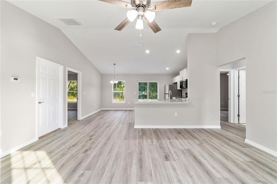 Spacious, unfurnished interior of a new home in , Ocala (Image 11).