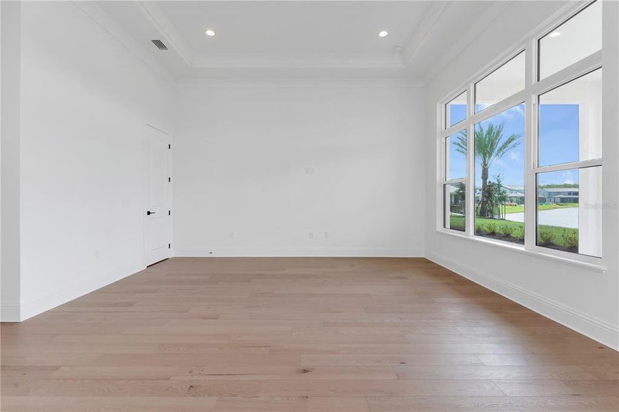 Spacious, unfurnished interior of a new home in , Orlando (Image 40).