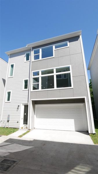 Exterior details and patio area of a home in , Houston (Image 3). Exterior details and patio area of a home in , Houston (Image 3).