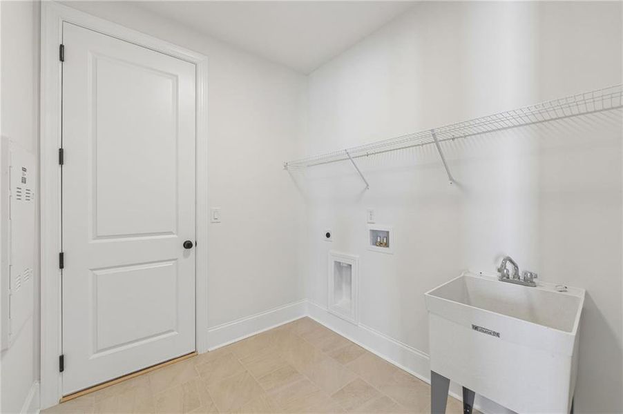 Spacious, unfurnished interior of a new home in Aberdeen, Hoschton (Image 33).