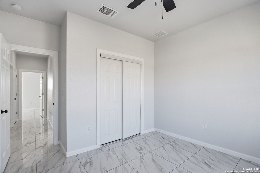 Spacious, unfurnished interior of a new home in , Atascosa (Image 32).