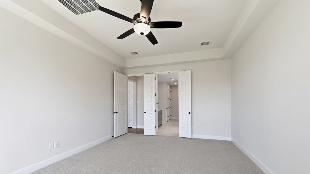 Spacious, unfurnished interior of a new home in Myrtle Creek, Waxahachie (Image 20).