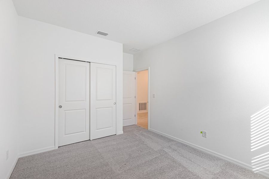 Spacious, unfurnished interior of a new home in Coopers Meadow, Jacksonville (Image 17).