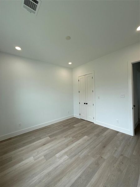 Spacious, unfurnished interior of a new home in , Houston (Image 15).