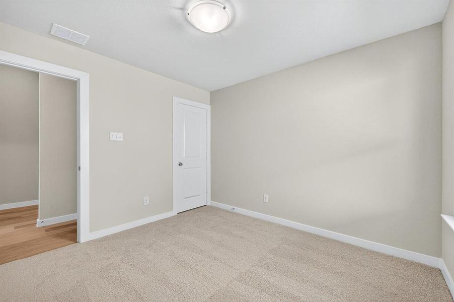 Spacious, unfurnished interior of a new home in Hickory Hill, Sherman (Image 28).
