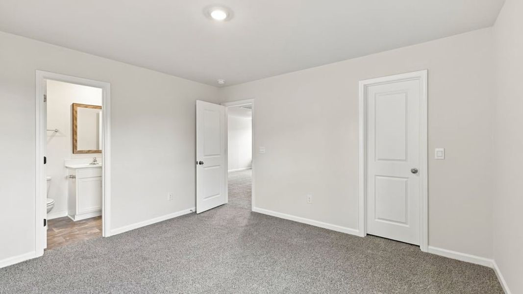 Spacious, unfurnished interior of a new home in Hunters Ridge, Woodruff (Image 35).