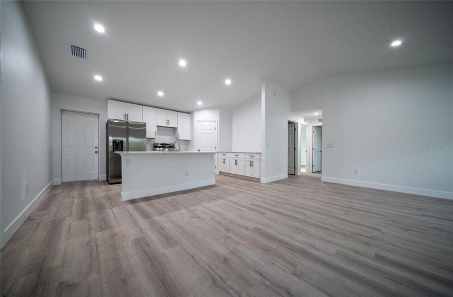 Spacious, unfurnished interior of a new home in , Port Charlotte (Image 17).